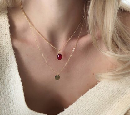 Collier pierre rouge medaille